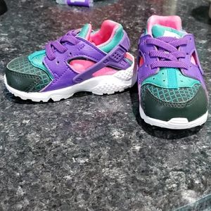 Girls 5C Nike Huarache shoes